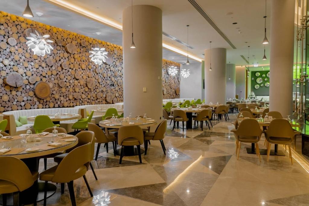 Al  Khoory Sky Garden Hotel image 7
